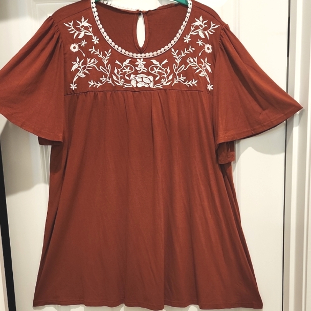NEW BloomChic Burnt Orange Tunic With Beautiful White Embroidery 1x